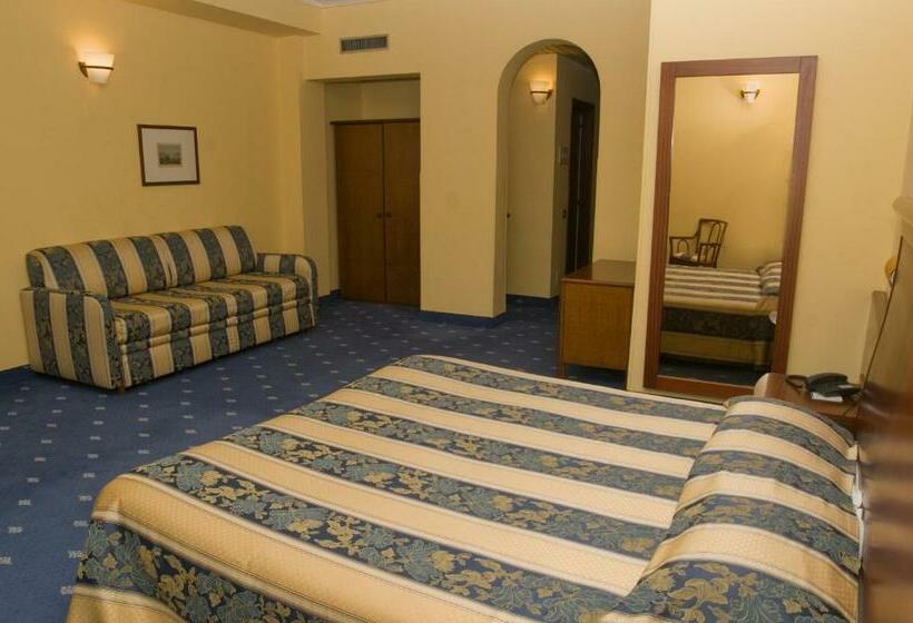 Семейный Номер, Europalace