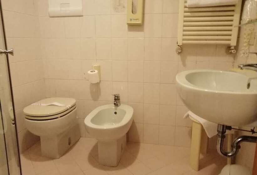 اتاق استاندارد, Falier