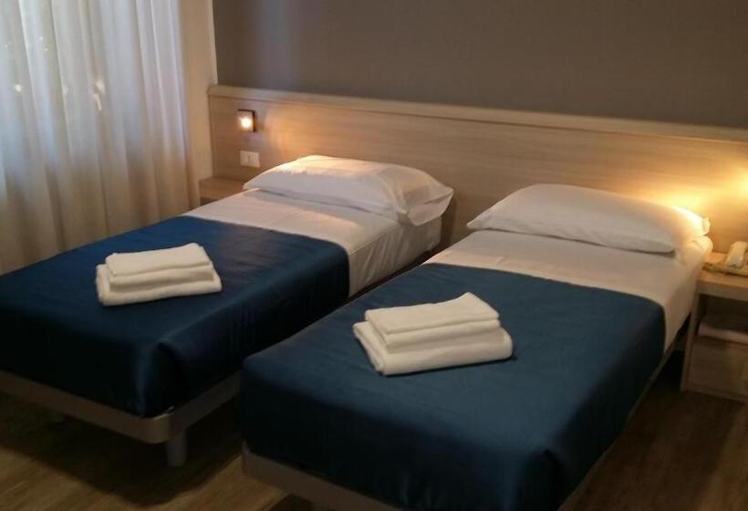 غرفة قياسية, Flying