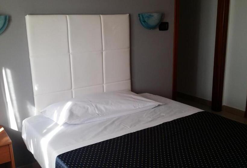 غرفة قياسية فردية, Flying