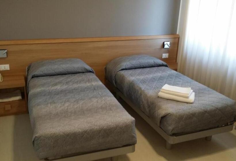 غرفة عائلية, Flying