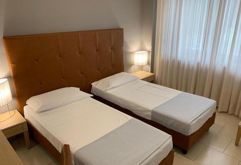 غرفة قياسية, Flying