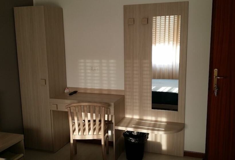 غرفة عائلية, Flying