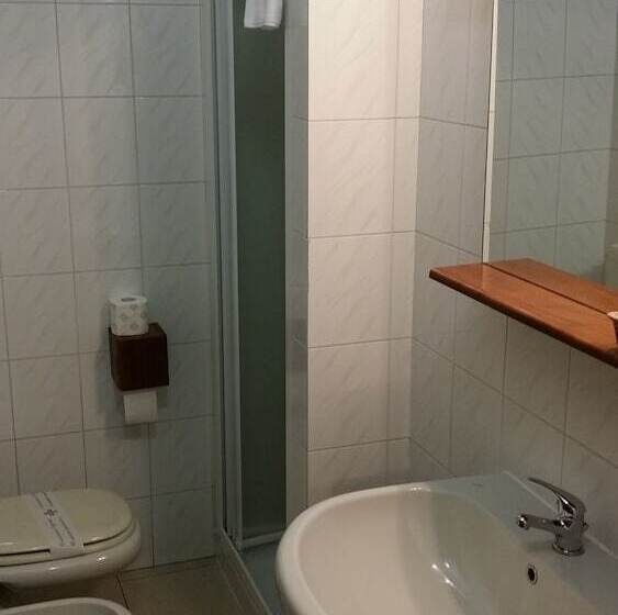 غرفة قياسية فردية, Flying