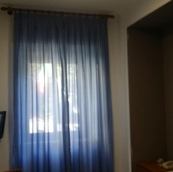 غرفة قياسية فردية, Flying