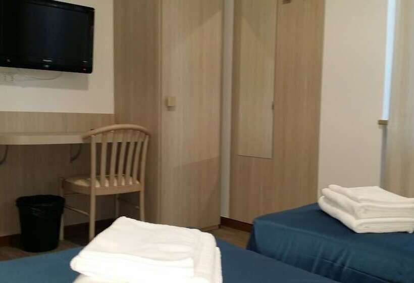 غرفة قياسية, Flying