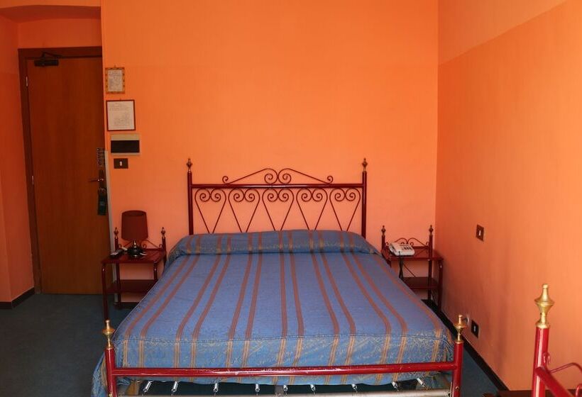 اتاق استاندارد سه نفره, Italia