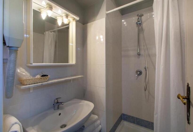اتاق استاندارد یک نفره, Italia