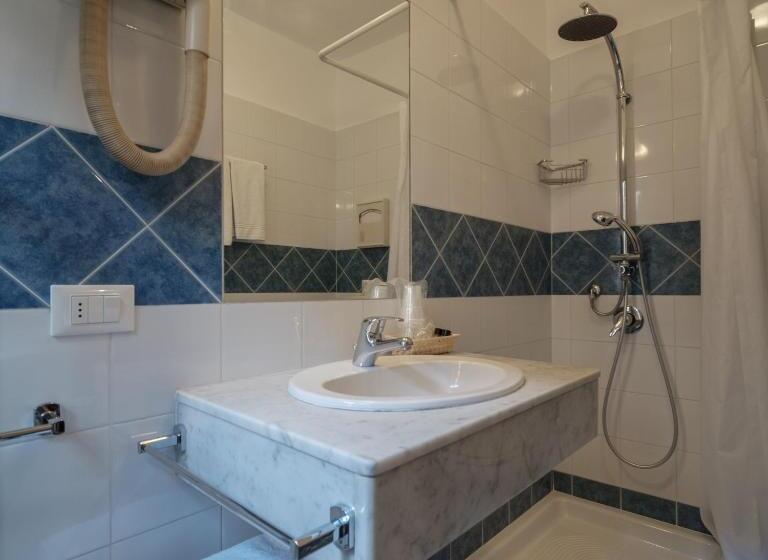 غرفة قياسية فردية, Italia