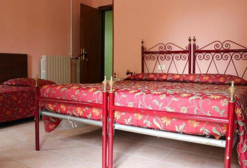 غرفة قياسية ثلاثية, Italia