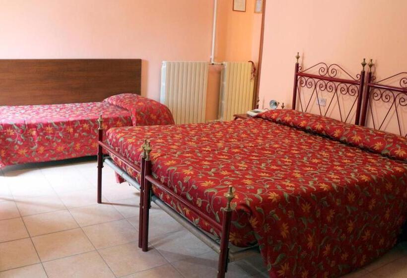 غرفة قياسية ثلاثية, Italia