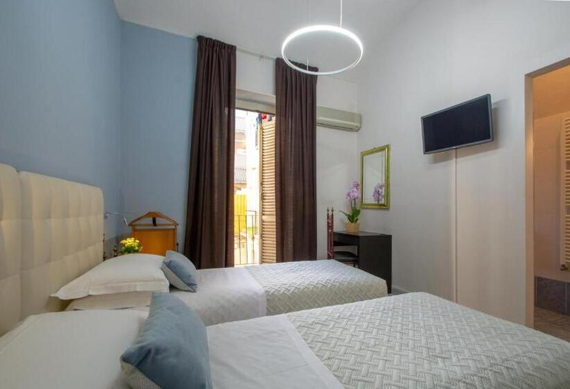 غرفة قياسية ثلاثية, Italia