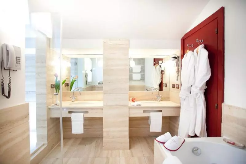 Deluxe Room, Le Tre Vaselle