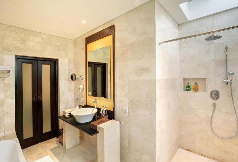 Bungalow Deluxe, Legian Beach