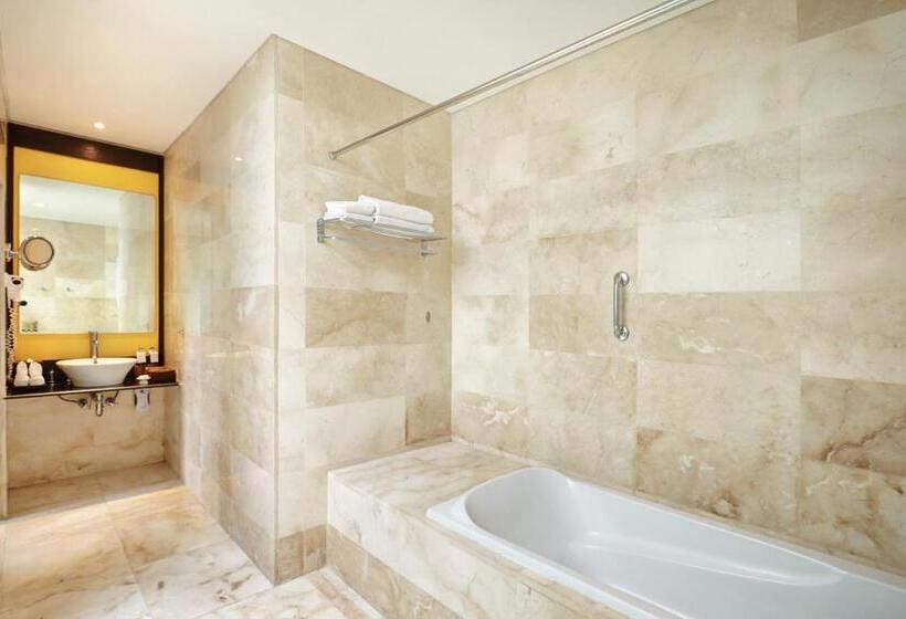 بنجلو ديلوكس, Legian Beach