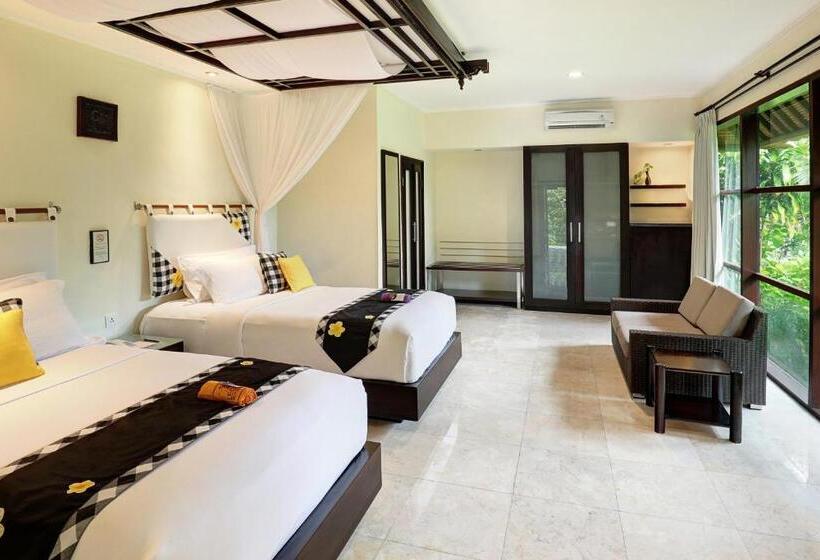 Bungalow Deluxe, Legian Beach