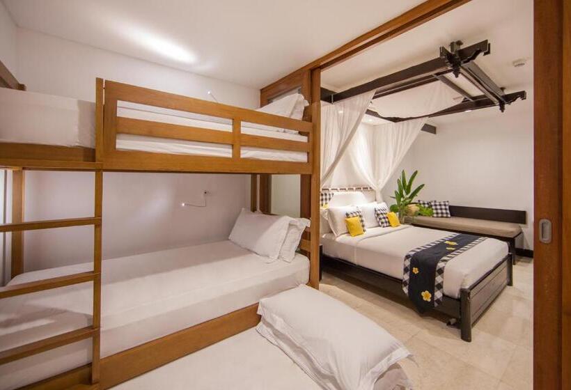 Семейный Номер, Legian Beach