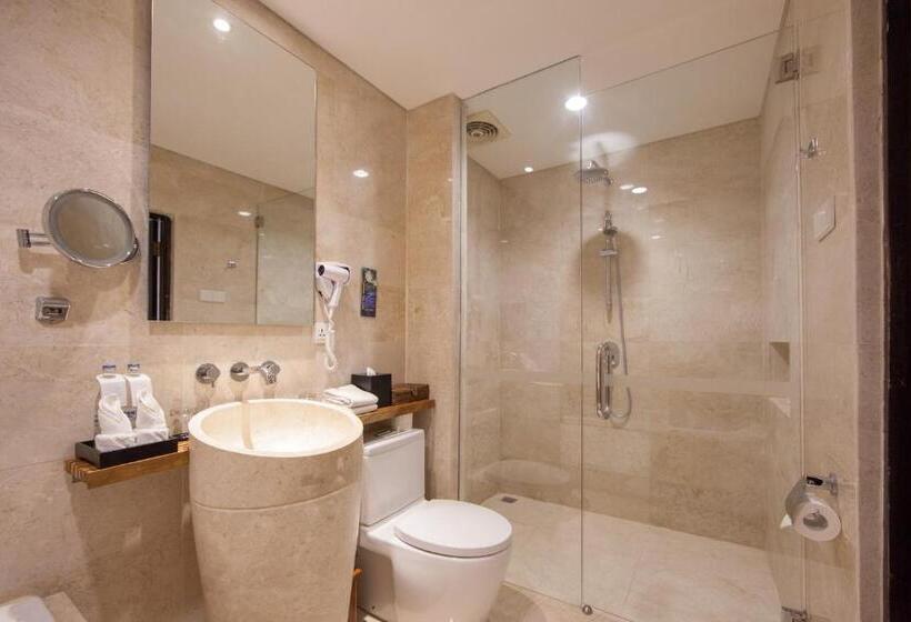 غرفة عائلية, Legian Beach