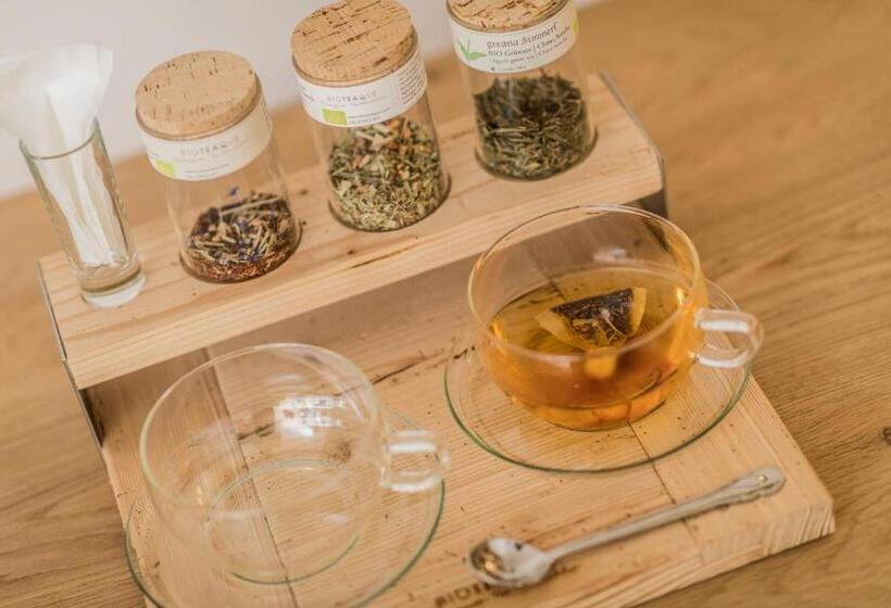 Comfort room with balcony, Monika