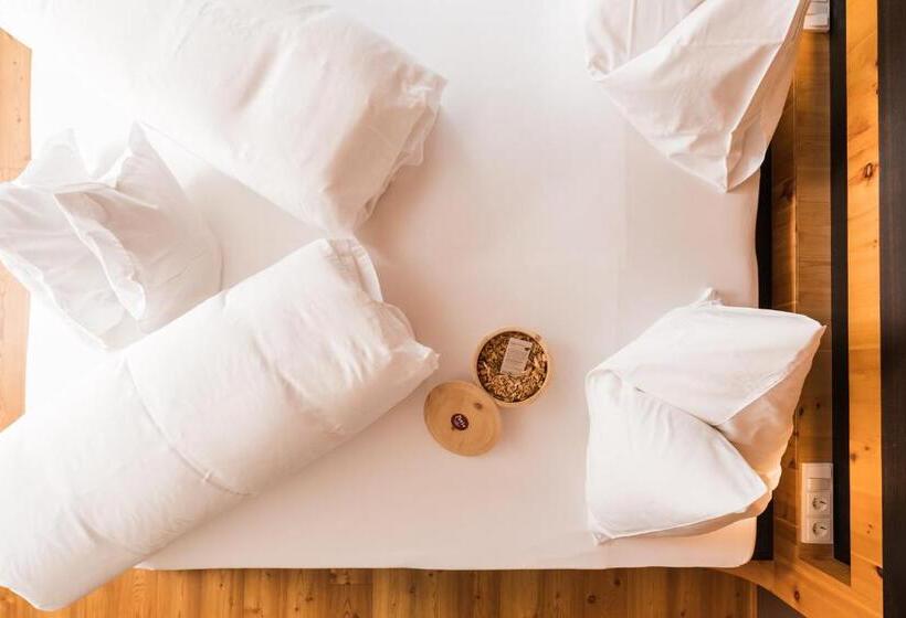 ガーデンビュースーペリアールーム, Monika