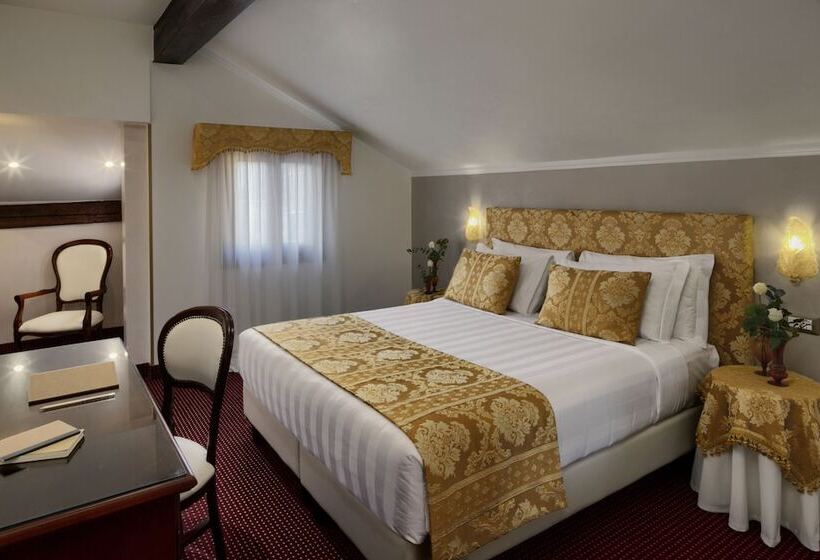 Standard Room, Pausania