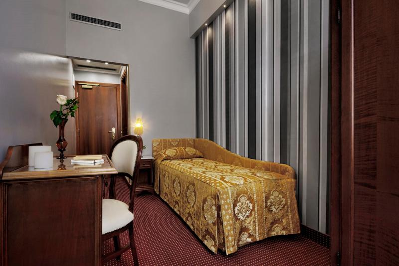 Standard Single Room, Pausania