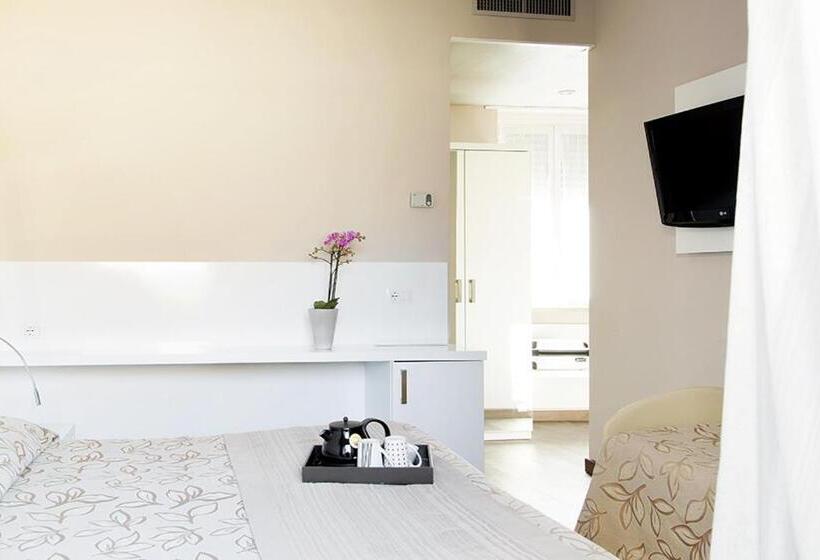 标准三人间, Primavera