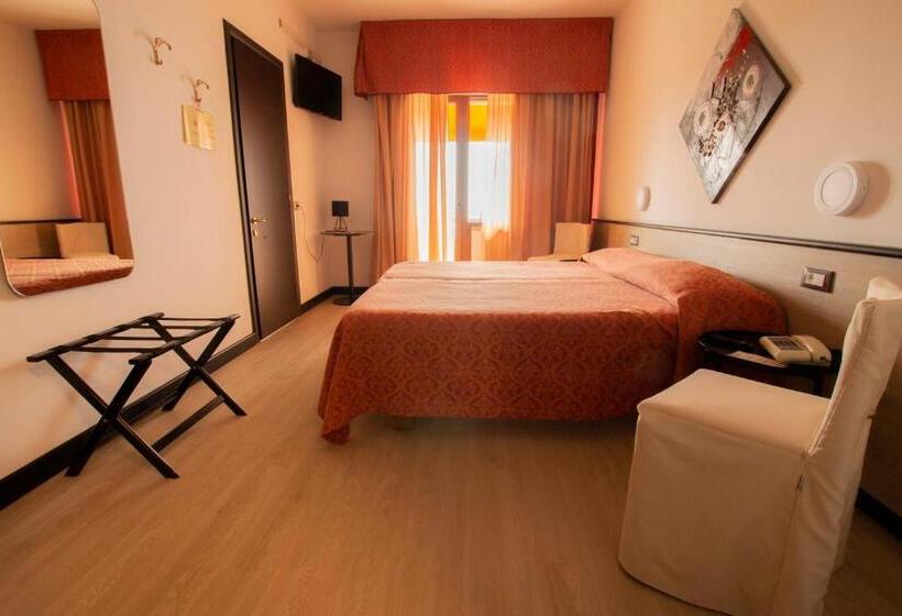 レイクビュースタンダードルーム, San Zeno