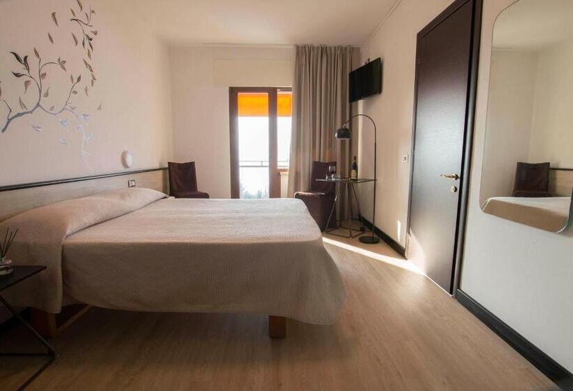 レイクビュースタンダードルーム, San Zeno