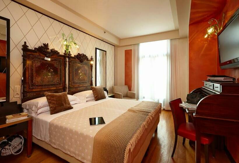 اتاق کلاسیک, Saturnia & International