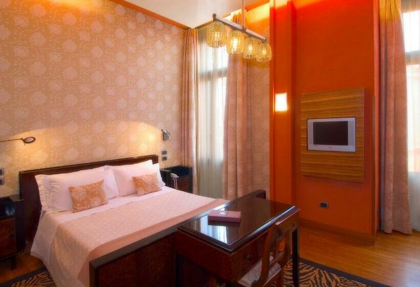 اتاق سوپریور, Saturnia & International