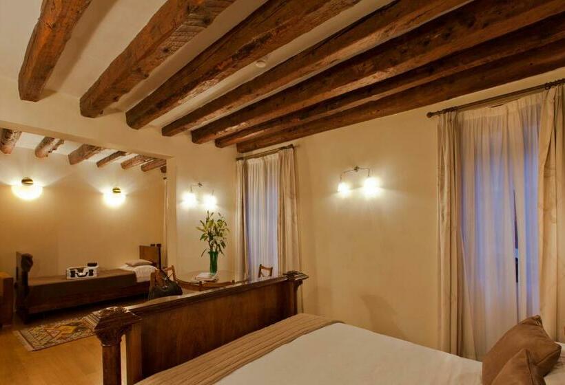 اتاق کلاسیک سه تخته, Saturnia & International