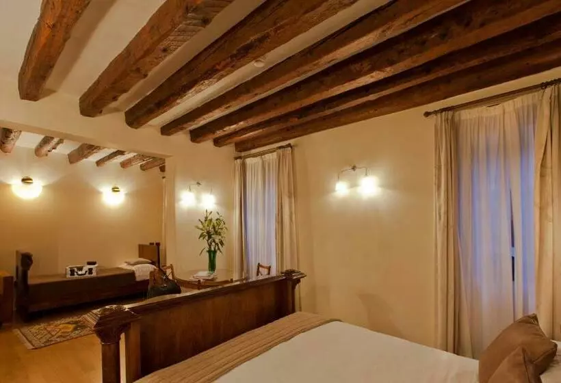 اتاق کلاسیک سه تخته, Saturnia & International