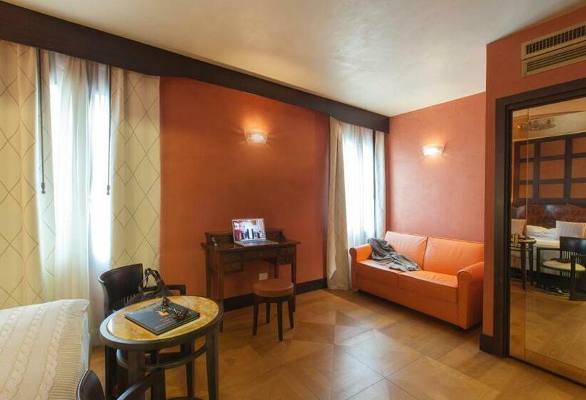 اتاق کلاسیک سه تخته, Saturnia & International