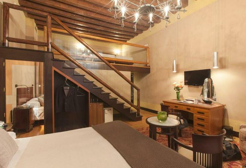 اتاق استاندارد چهار تخته, Saturnia & International