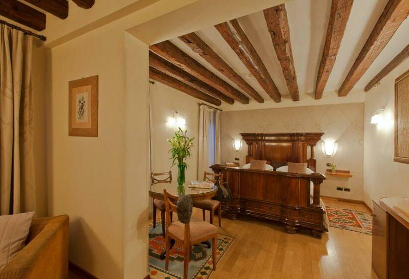 اتاق استاندارد چهار تخته, Saturnia & International