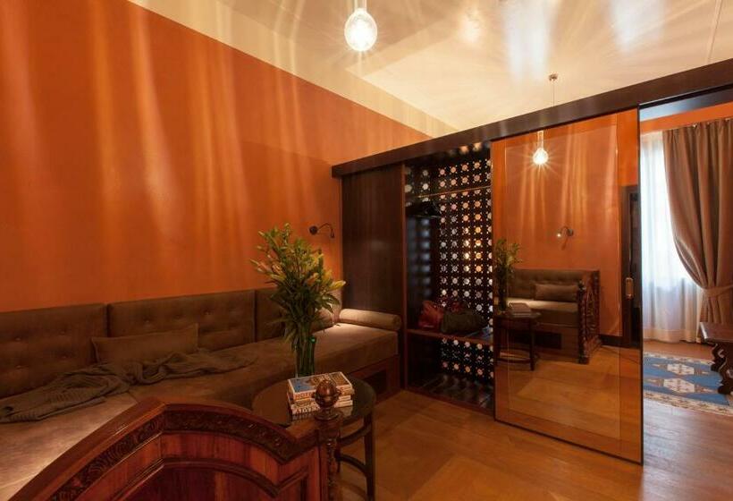 اتاق استاندارد چهار تخته, Saturnia & International