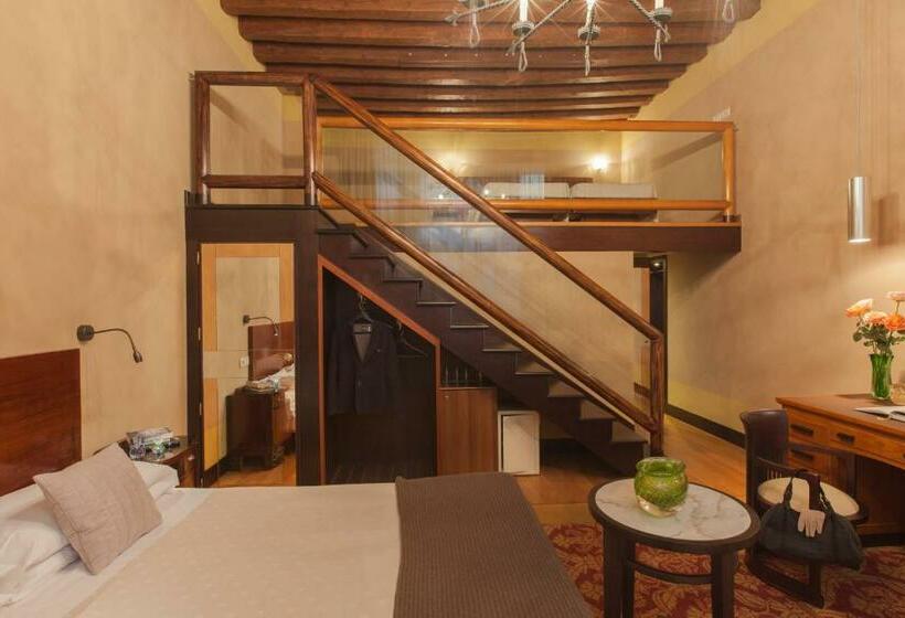 اتاق استاندارد چهار تخته, Saturnia & International