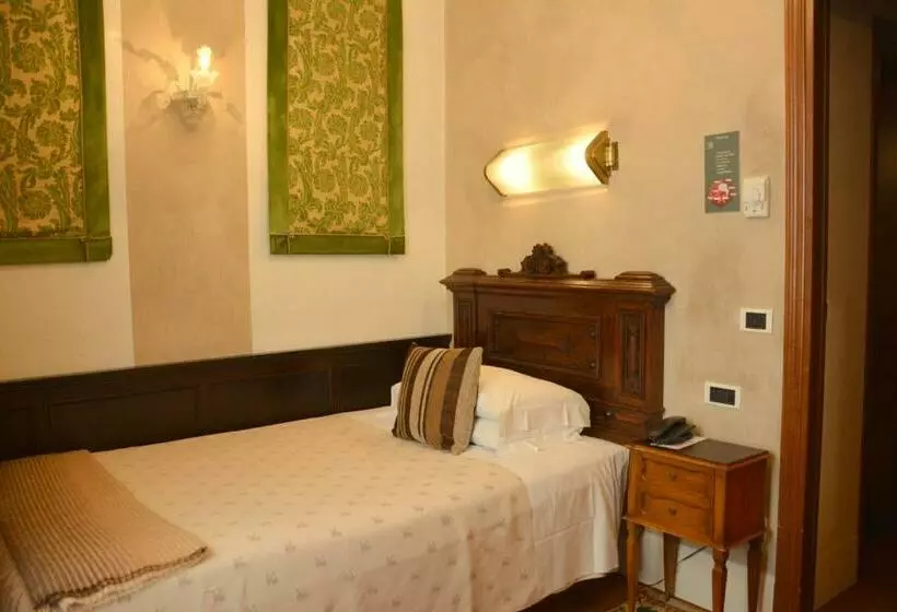 اتاق استاندارد یک نفره, Saturnia & International