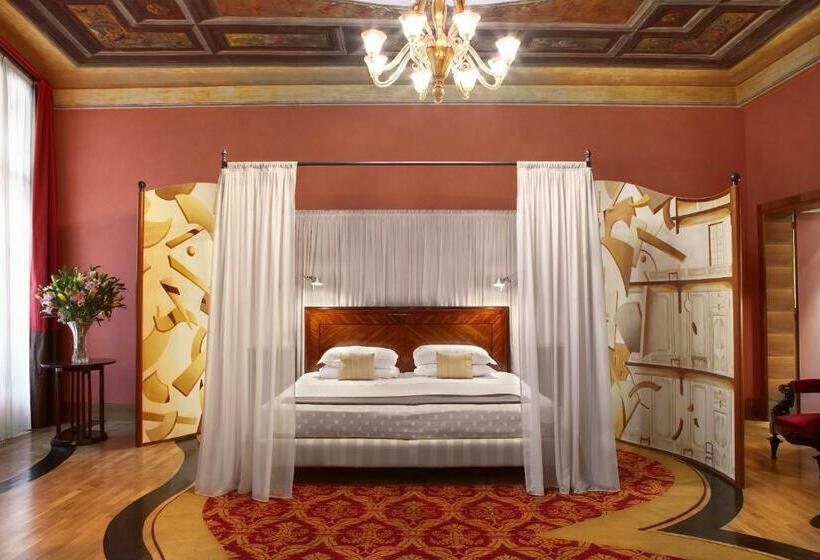 سوییت جونیور, Saturnia & International