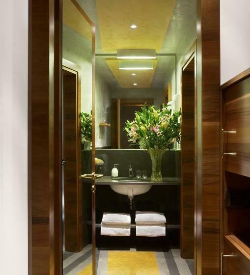 سوییت جونیور, Saturnia & International