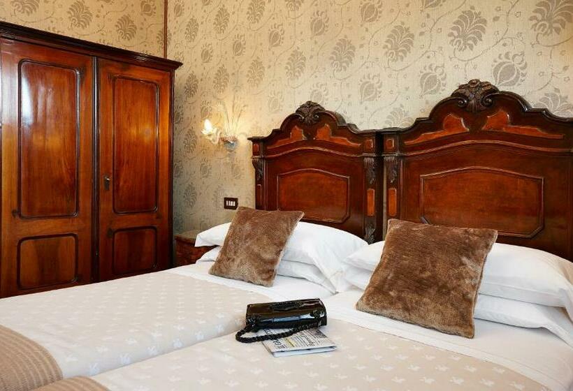 اتاق عادی, Saturnia & International