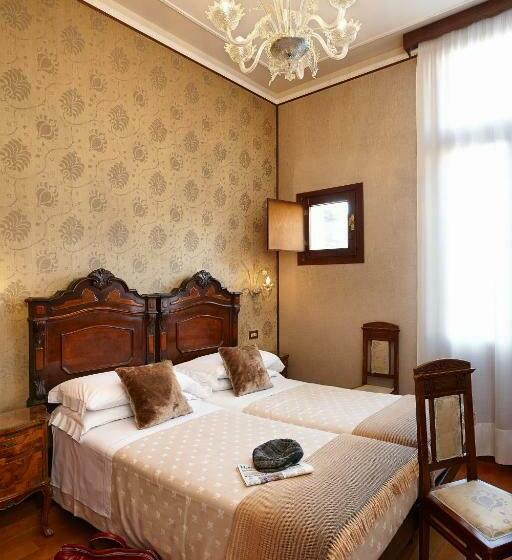 اتاق عادی, Saturnia & International