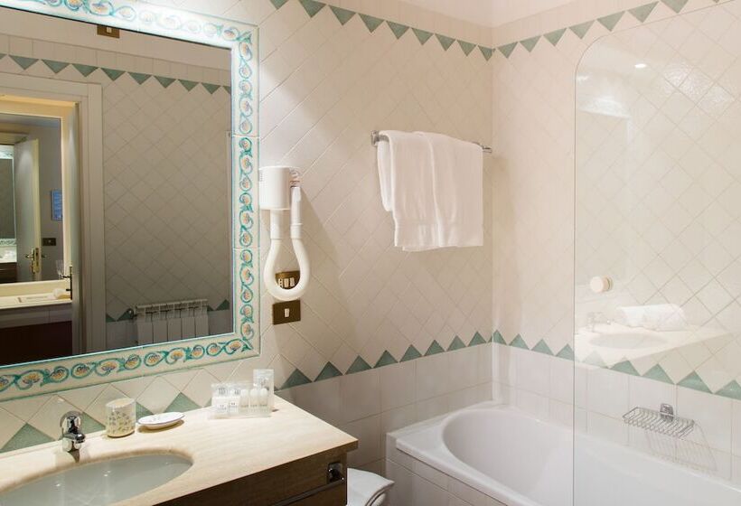 اتاق لوکس, Tuder