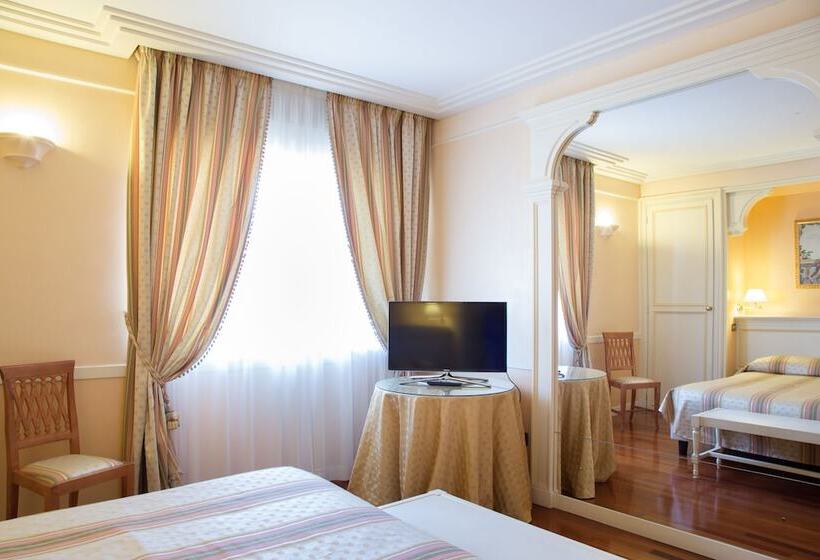 اتاق لوکس, Tuder