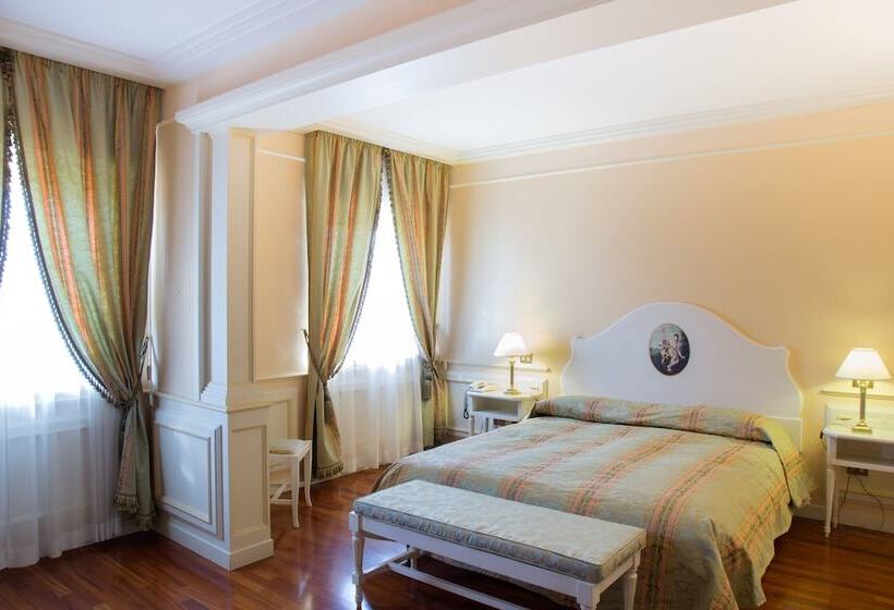 اتاق لوکس, Tuder