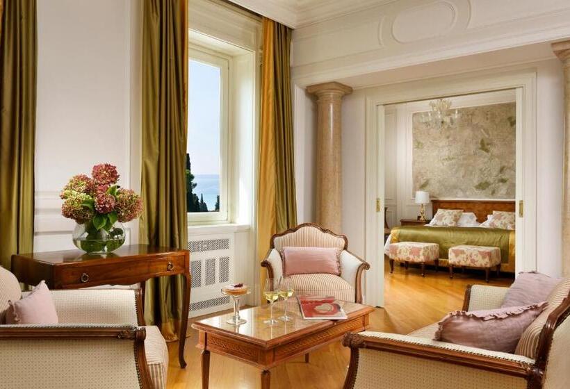 Suite with lake view, Villa Cortine Palace Relais Chateaux
