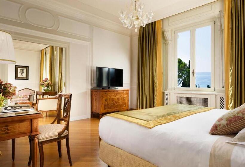 Suite with lake view, Villa Cortine Palace Relais Chateaux