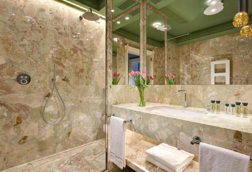 Номер Стандарт с Балконом, Villa Cortine Palace Relais Chateaux