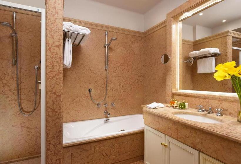 Номер Стандарт с Балконом, Villa Cortine Palace Relais Chateaux